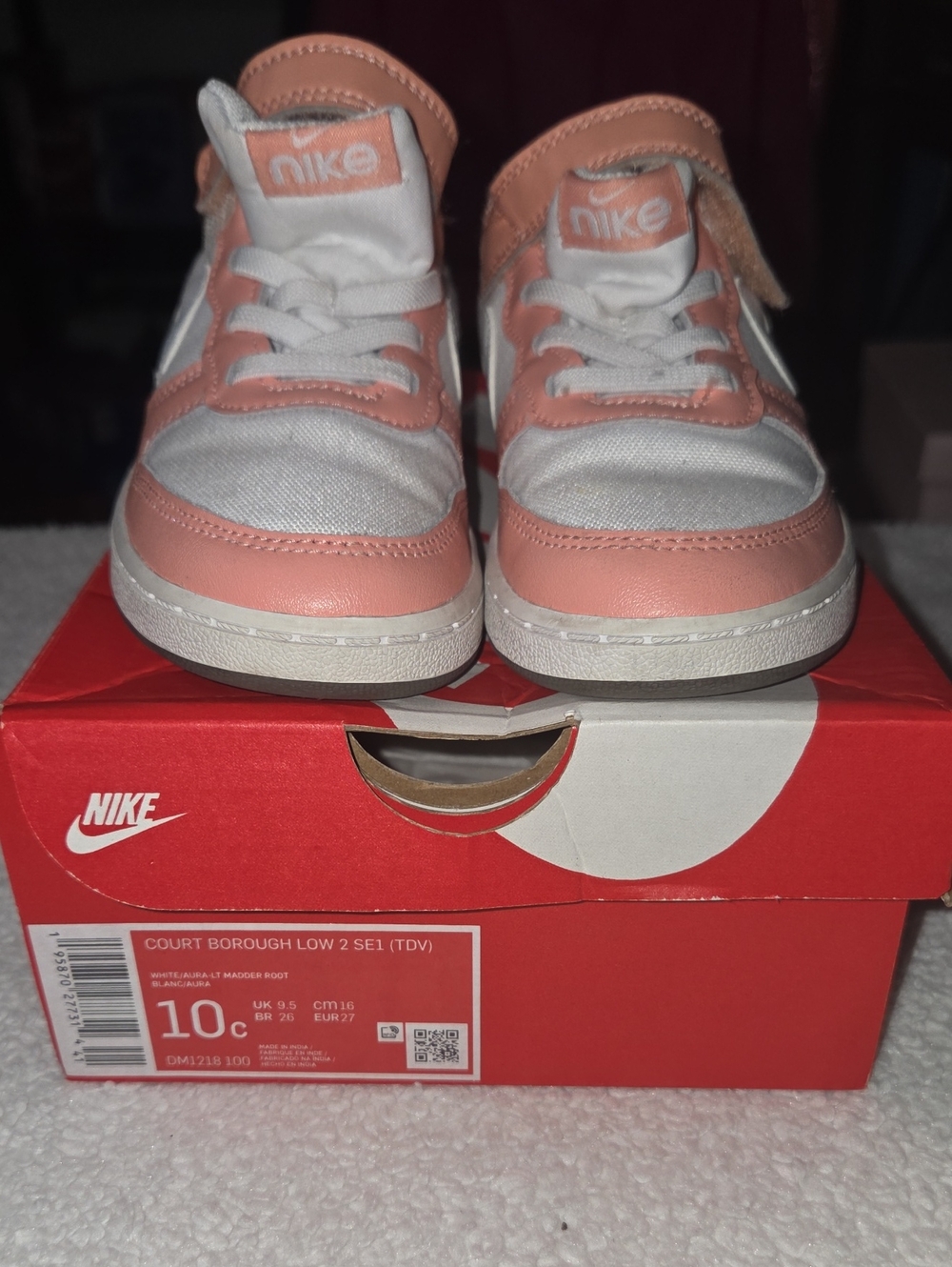 Used Nike Kids Low-Top Sneakers in White and Peach